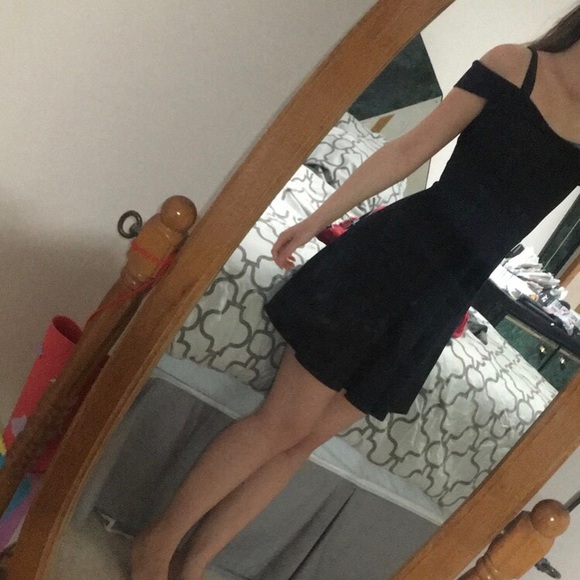 💘Monteau black dress over the shoulder sleeves! - Picture 10 of 11